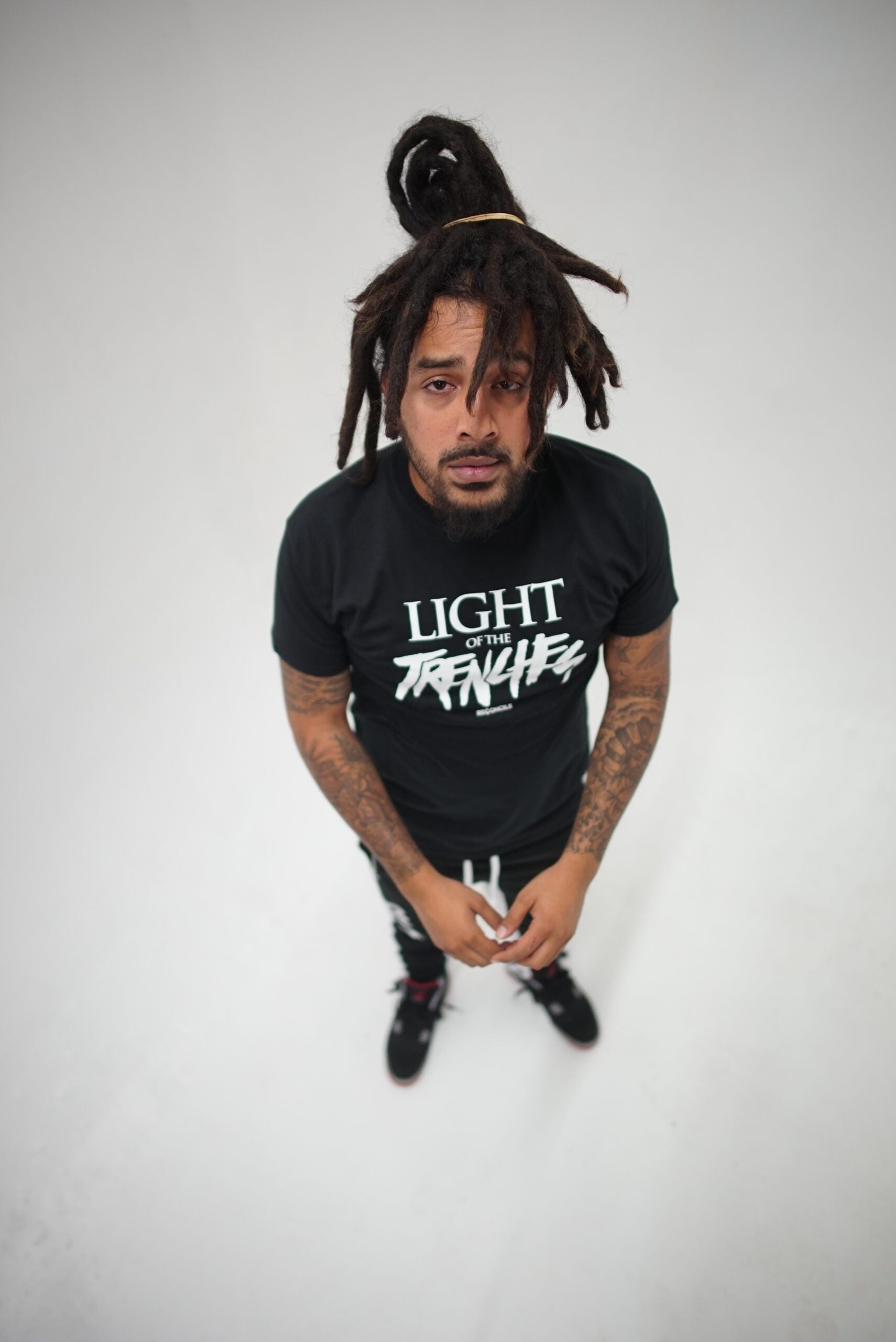 LIGHT OF THE TRENCHES TEE - BLACK