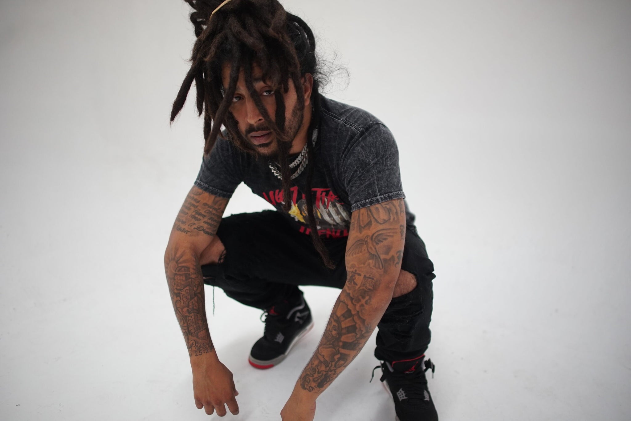 LIGHT OF THE TRENCHES - GRAPHIC TEE