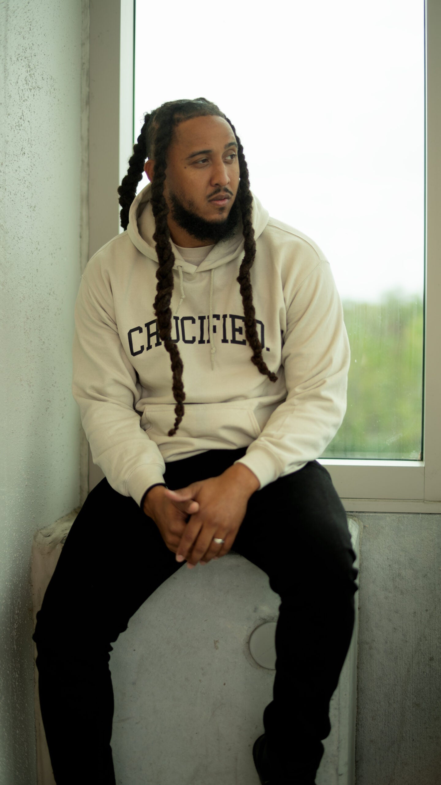 CRUCIFIED. HOODIE (SAND)